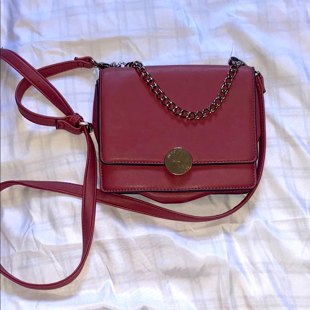 Elegant Red Chain Strap Women's Bag